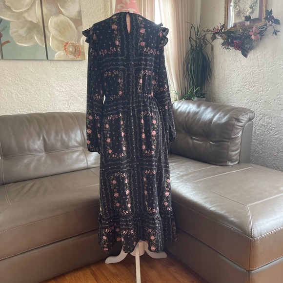 Divided Floral Dress - Picture 2 of 5